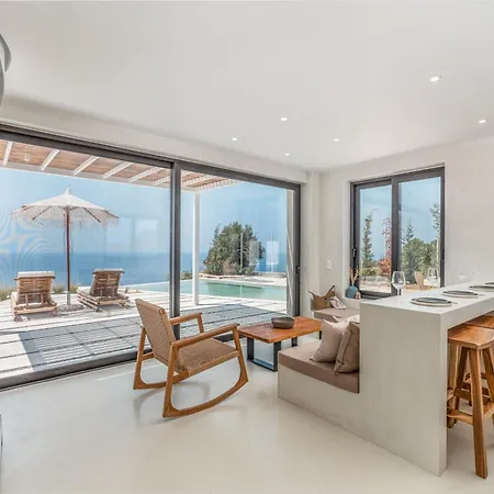 Nero Lefkada Tsoukaladhes