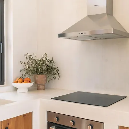 فيلة Nero Lefkada Tsoukaládhes