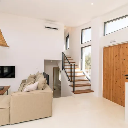 Nero Lefkada Tsoukaládhes